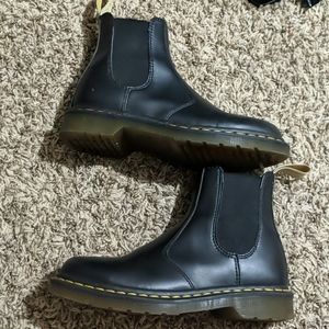 DR. MARTENS VEGAN 2976 FELIX CHELSEA BOOTS BLACK